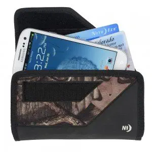 Nite Ize Sideways Tough Black /Camouflage Mossy Oak Horizontal Fitting , Extremely Durable Rugged / Heavy Duty X-large Holster Pouch W/Durable Fixed flex Clip Fit Securely Over And Under Belt / Weather-Resistant / Storage Compartment Holds Identification/ Cash And Credit Cards/ Absorbs Shocks/ Fits Your Motorola Moto Z Droid Cellphone